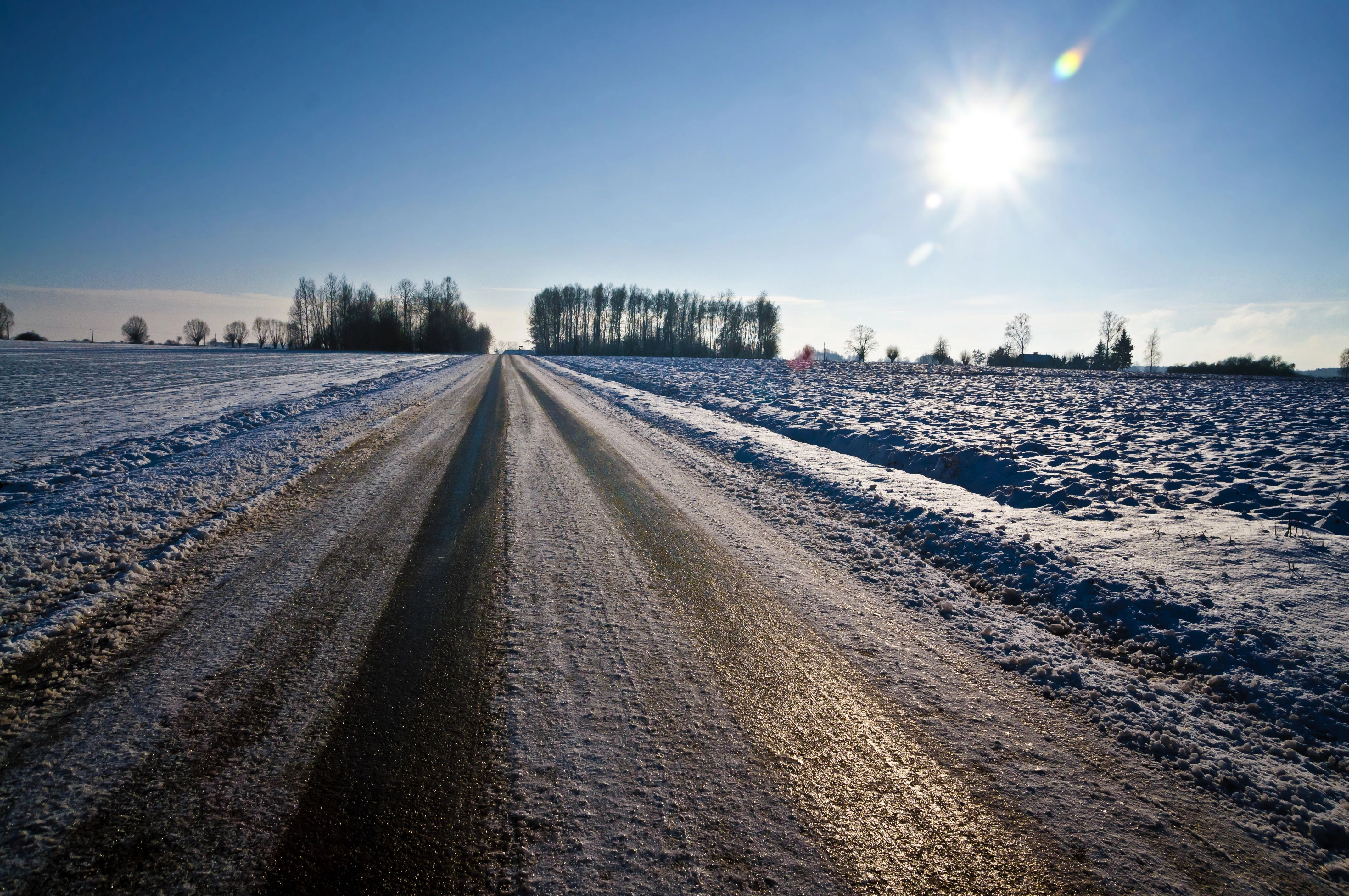 Vezetés ónos esőben? Íme a tanácsaink!